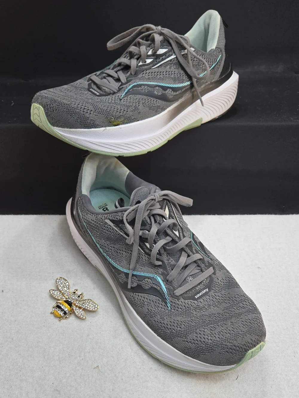 Saucony Women's Echelon 9 in the Charcoal/Ice colorway